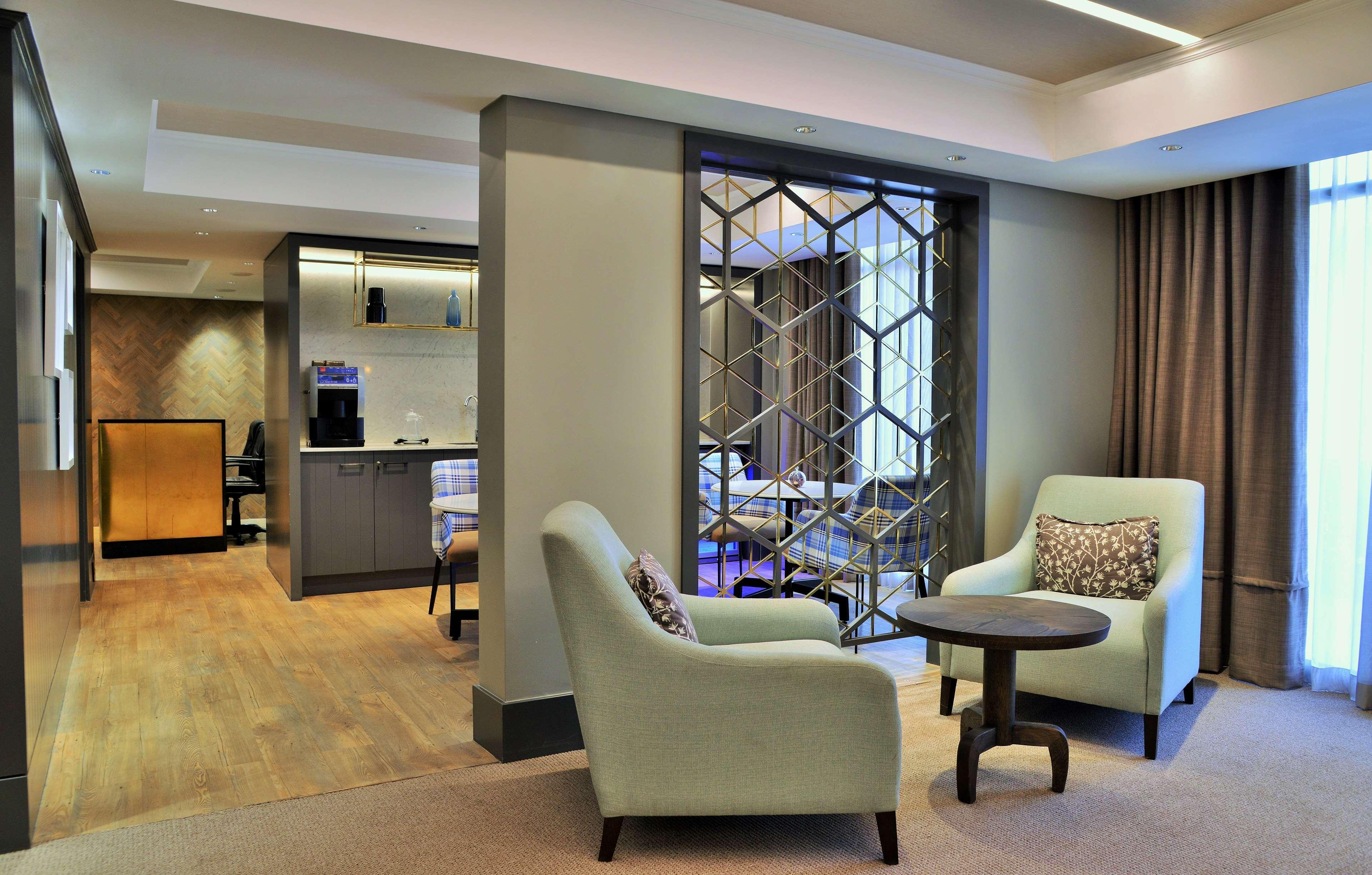 Avani Gaborone Resort & Casino Екстериор снимка