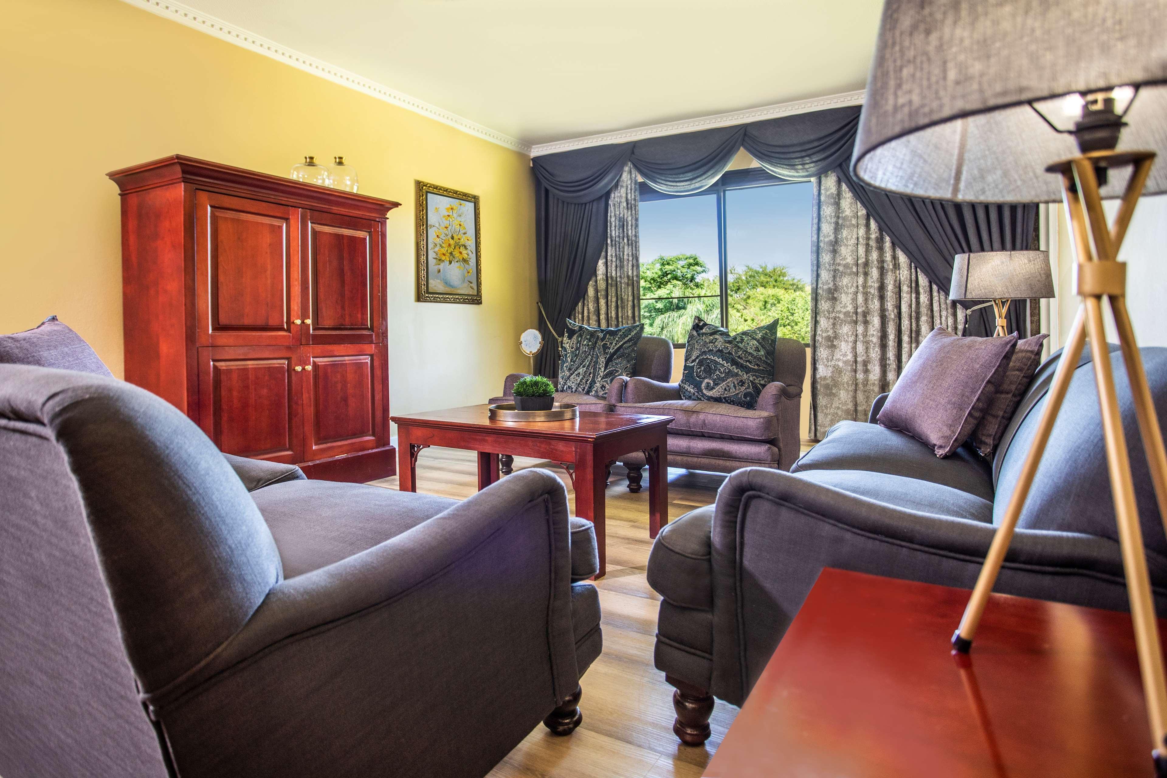Avani Gaborone Resort & Casino Екстериор снимка