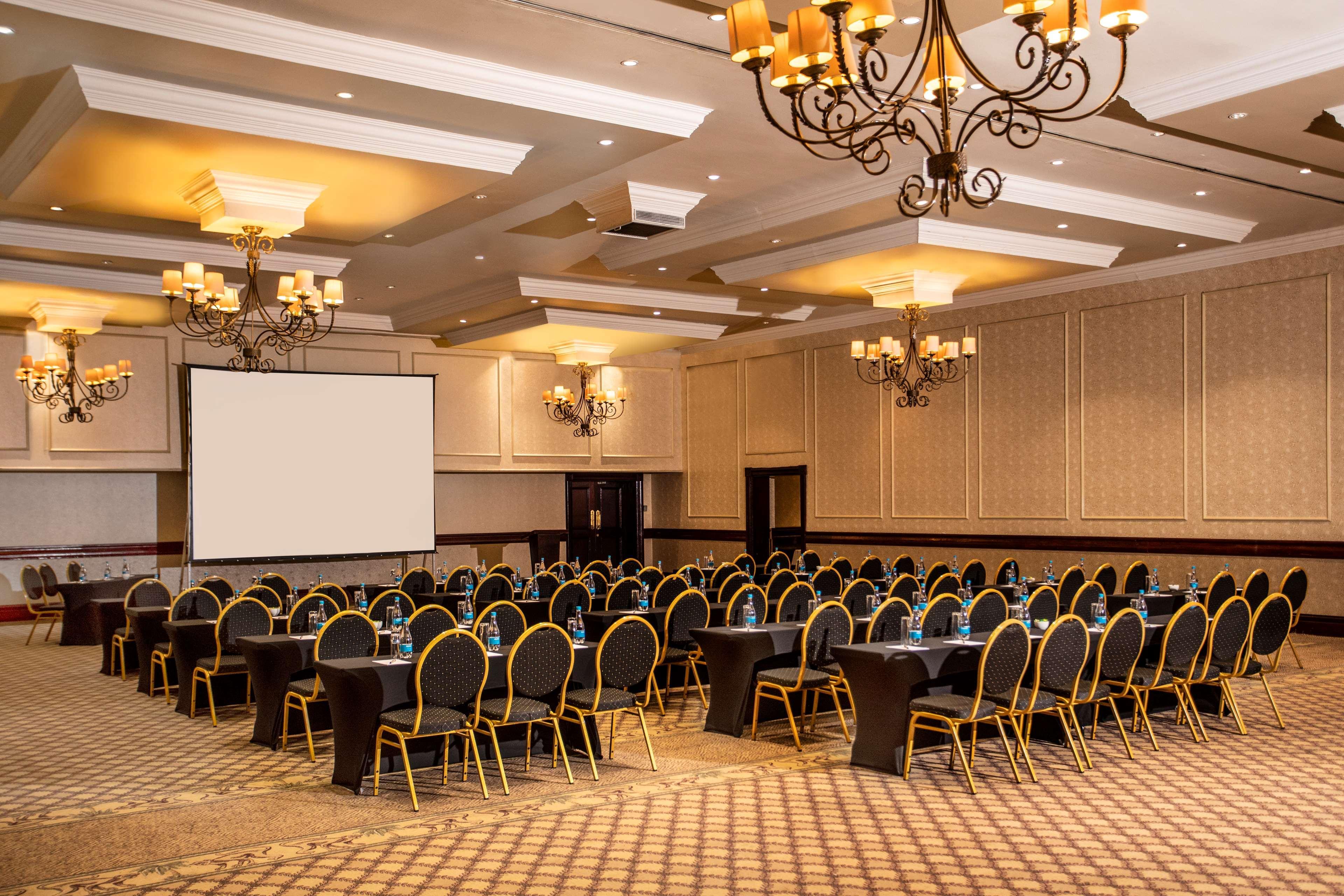Avani Gaborone Resort & Casino Екстериор снимка