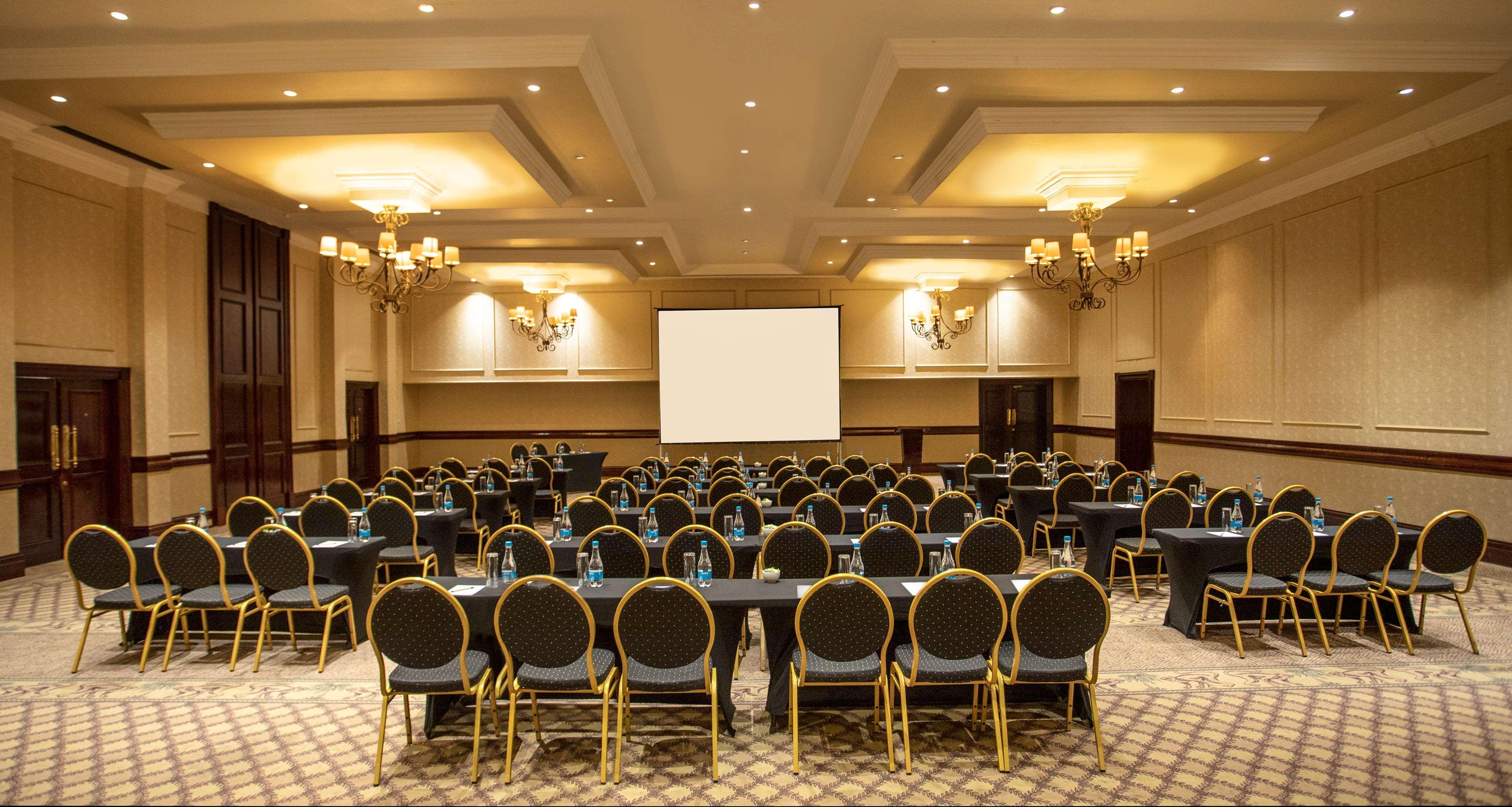 Avani Gaborone Resort & Casino Екстериор снимка
