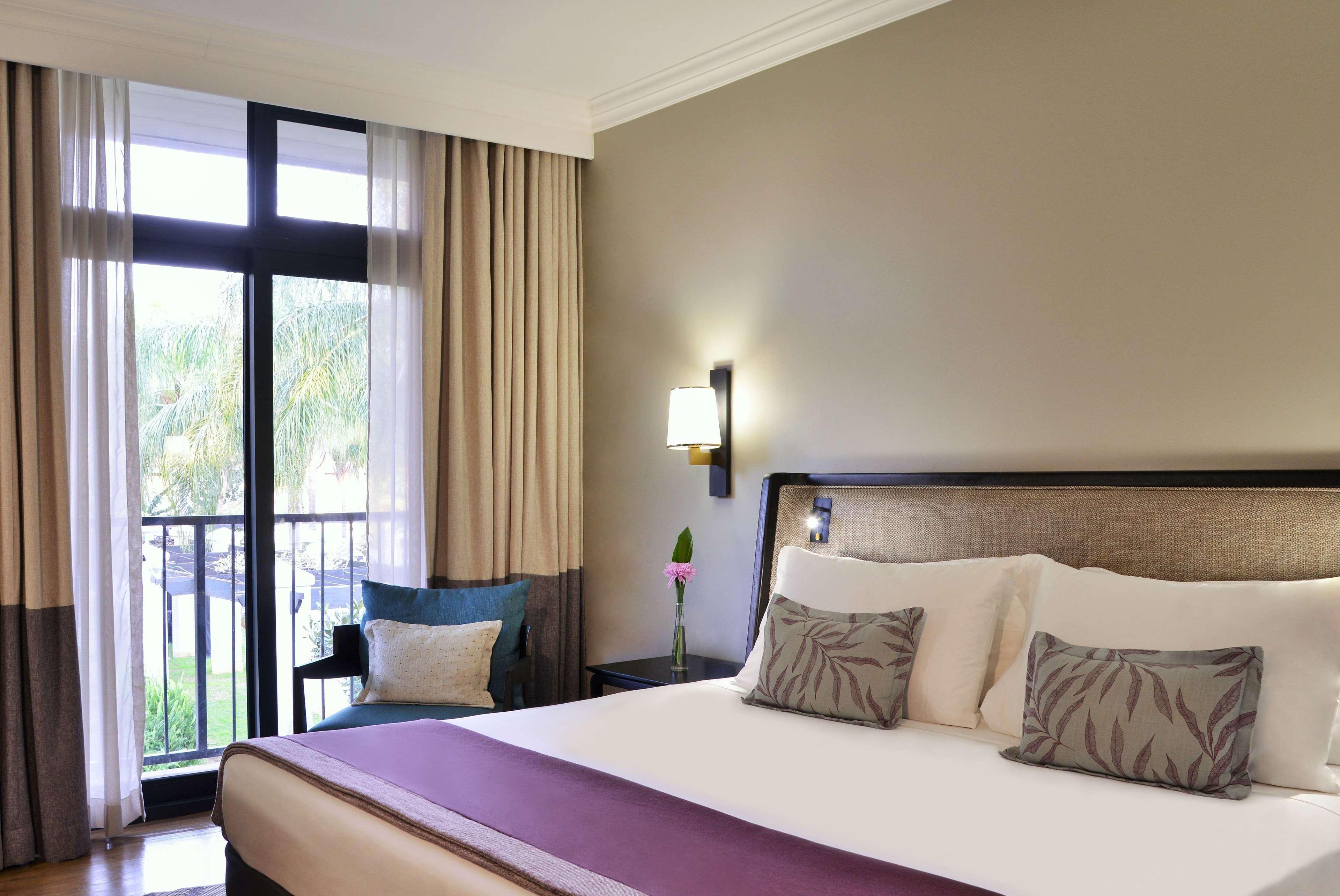 Avani Gaborone Resort & Casino Екстериор снимка