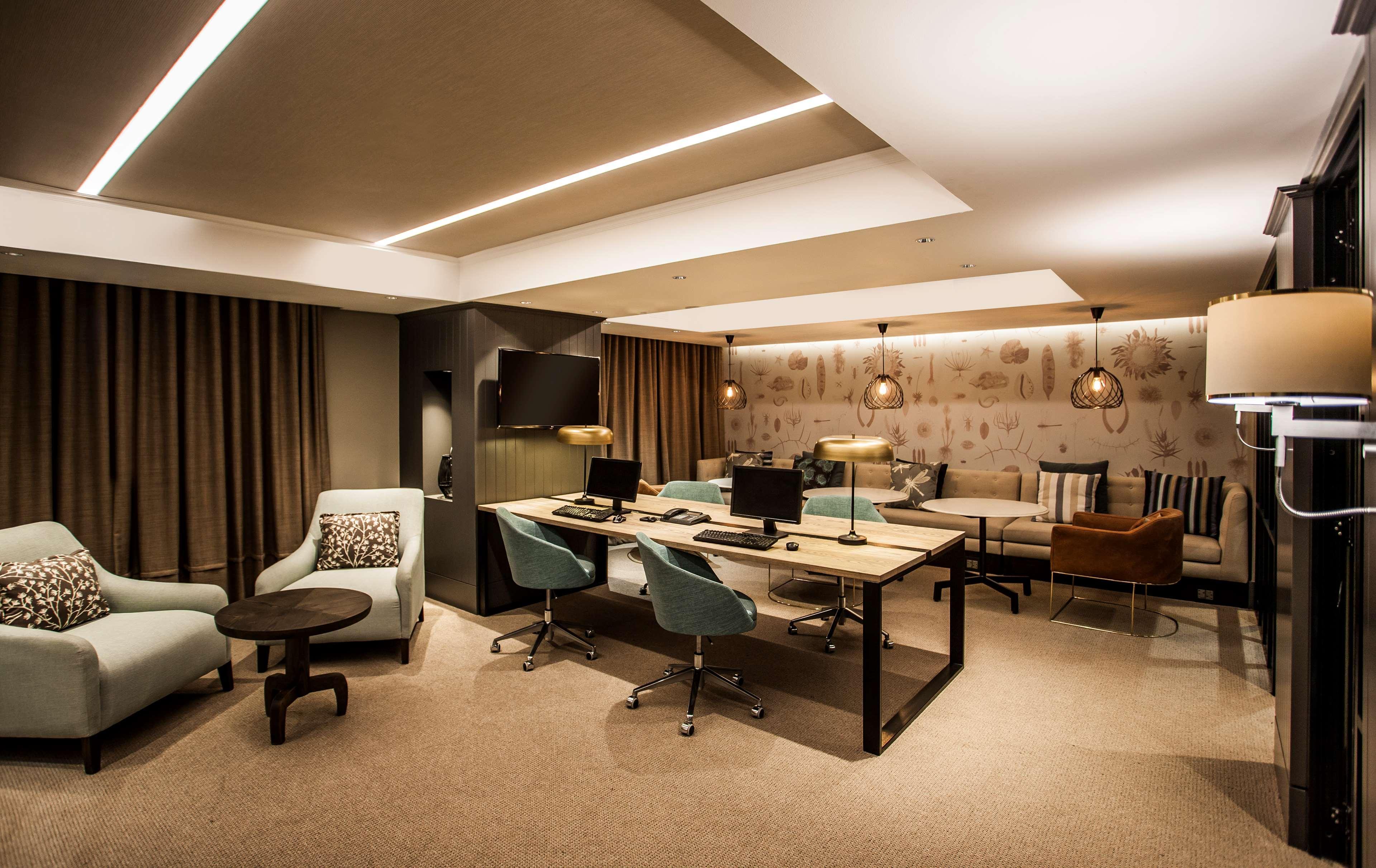 Avani Gaborone Resort & Casino Екстериор снимка